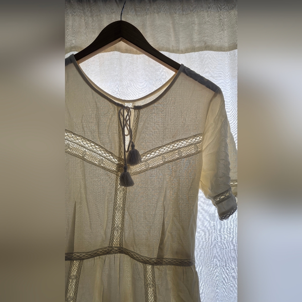 VETTA Ivory Lace Detail Top